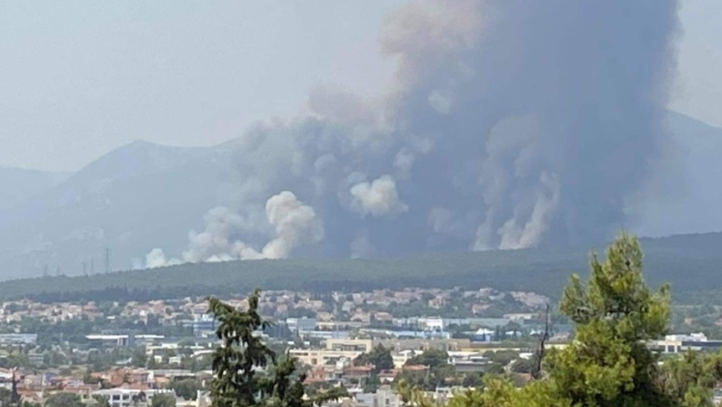 Τρόμος από τις εικόνες αναζωπύρωσης στην Βαρυμπόμπη, ξεκίνησαν εκκενώσεις (pics & vid)