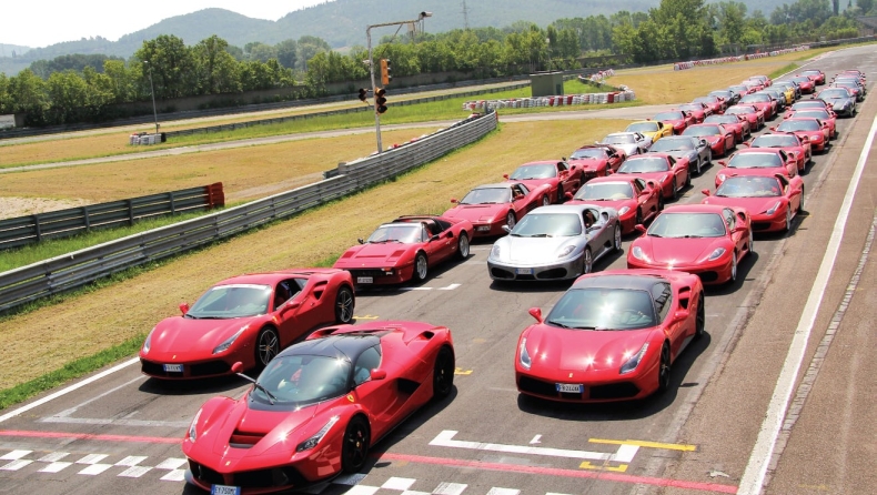 To Ferrari Road Show κάνει «απόβαση» στον Πειραιά