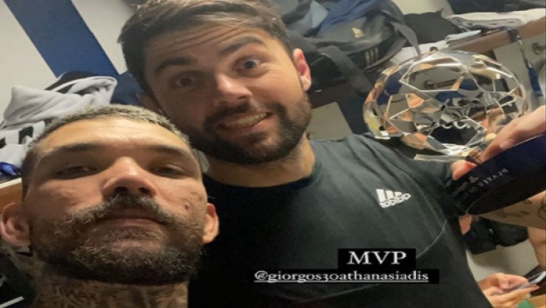 Αθανασιάδης MVP και πανηγυρική selfie με τον Κολοβό στα αποδυτήρια του «Μπερναμπέου» 