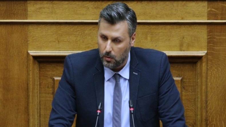 «Αντιπαράθεση» ΝΔ- ΣΥΡΙΖΑ για τον Γιάννη Καλλιάνο: «Η ανάρτησή του ήταν λάθος» - «Η κυβέρνηση καλύπτει την χυδαιότητά του» 
