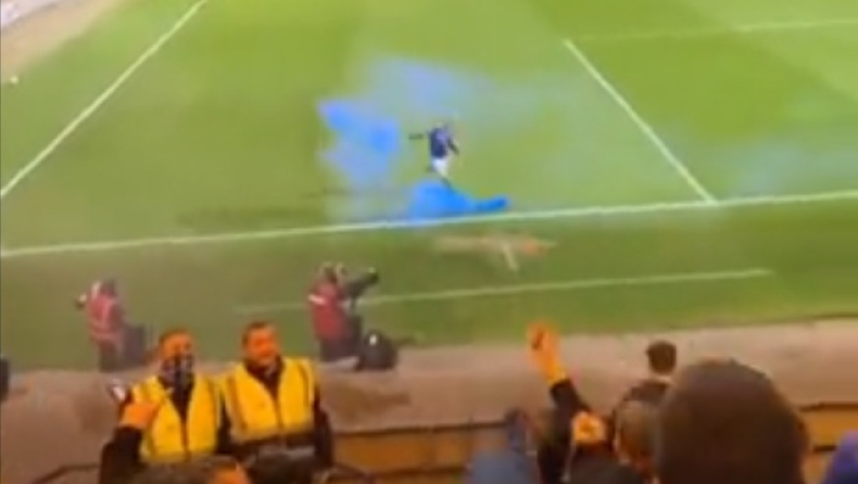 Πρωτοφανές σκηνικό: Ποδοσφαιριστής στη Σκωτία σουτάρει καπνογόνο στην αντίπαλη εξέδρα! (vid)