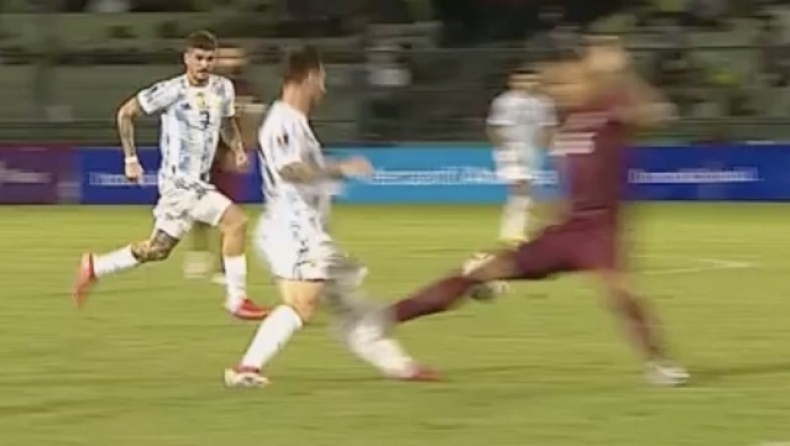 Μέσι: Δέχθηκε τρομακτικό χτύπημα στο ματς με την Βενεζουέλα (vid)