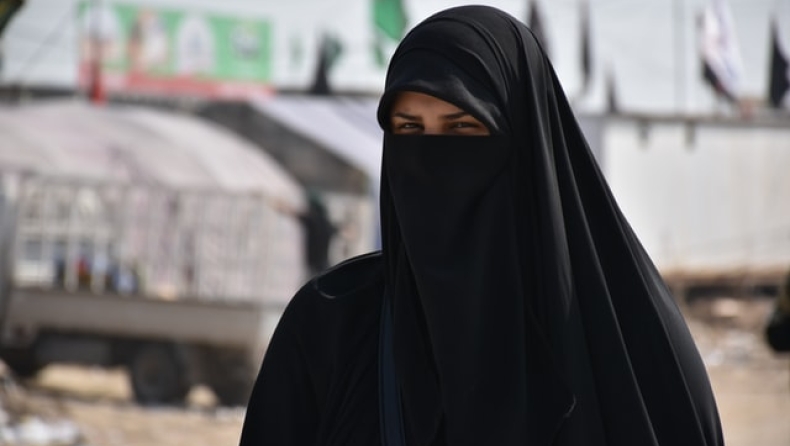 Οι φοιτήτριες στο Αφγανιστάν θα πρέπει να φορούν αμπάγια και νικάμπ