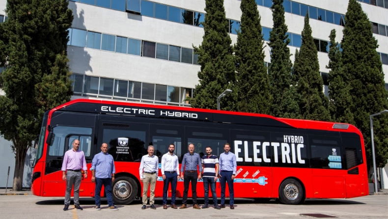 Ο Όμιλος Σαρακάκη παρέδωσε το πρώτο υβριδικό λεωφορείο στην Ελλάδα