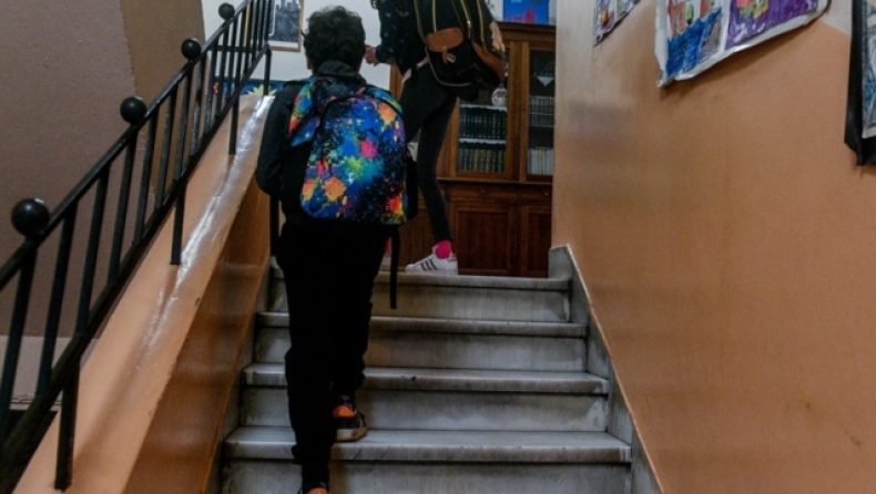 Έχασαν... 4χρονο από νηπιαγωγείο στην Θεσσαλονίκη: «Άφησα το παιδί μου στο σχολείο κι έφυγε» (vid)