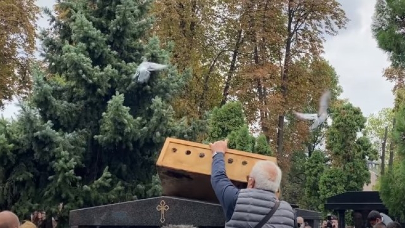 Ίβκοβιτς: Ελευθέρωσαν περιστέρια στην κηδεία του Ντούντα (vid)