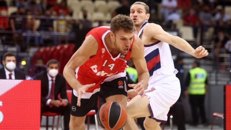 Βεζένκοβ: «Έχουμε 12 παίκτες οι οποίοι μπορούν να βοηθήσουν εξίσου»