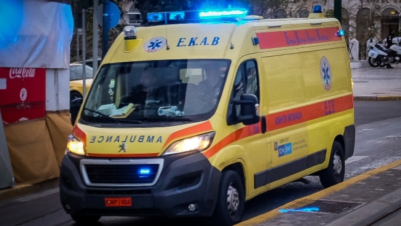 Κρατούμενος στην Κέρκυρα επιτέθηκε σε διασώστη του ΕΚΑΒ με σιδερένια σχάρα από φρεάτιο