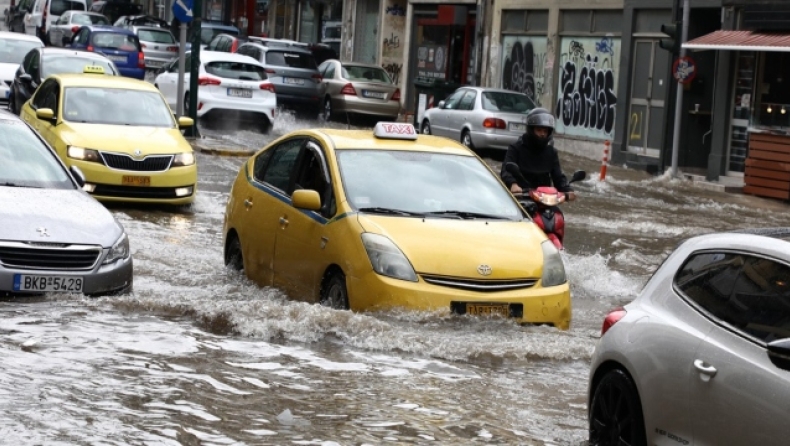 Ακραία καιρικά φαινόμενα: Έκλεισε τμήμα της Κηφισίας, έκτακτη ενημέρωση από τον Στυλιανίδη (vid)