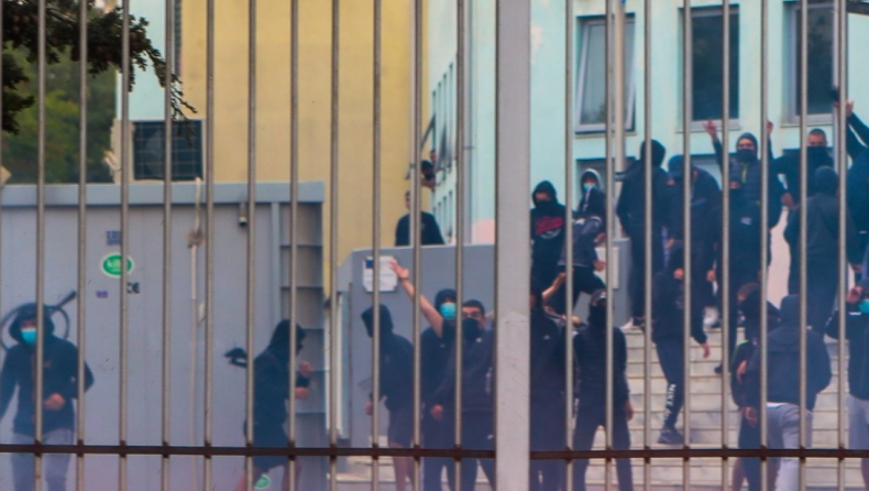 «Την χτύπησαν συμμαθητές-φασίστες, δεν θα γίνει νέος Φύσσας»: Συγκλονίζει η μητέρα μαθήτριας στο ΕΠΑΛ Σταυρούπολης