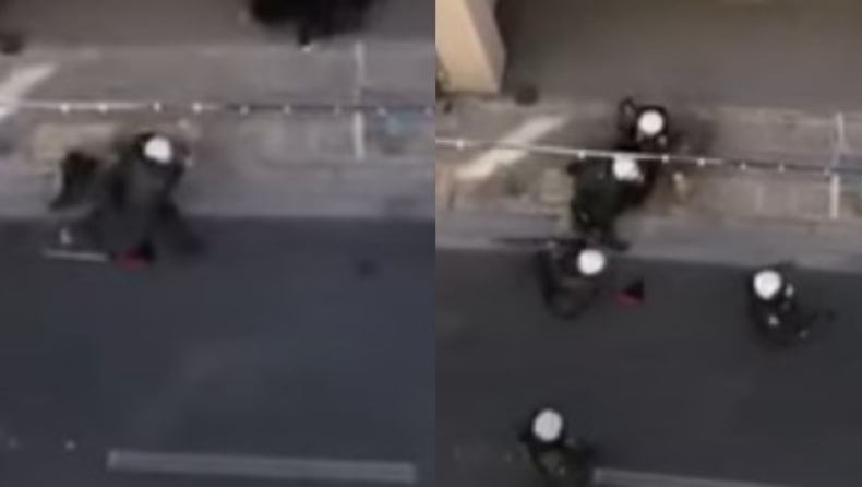 Επεισόδια στα Εξάρχεια: Βίντεο δείχνει άντρα των ΜΑΤ να κλωτσά ακινητοποιημένο διαδηλωτή (vid)