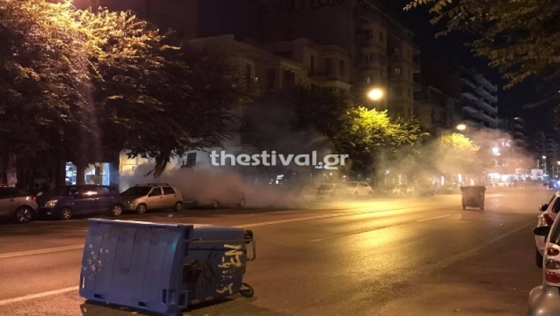 Επεισόδια στην Θεσσαλονίκη: Τραυματίστηκαν αστυνομικός και 24χρονος, τέσσερις συλλήψεις (vid)