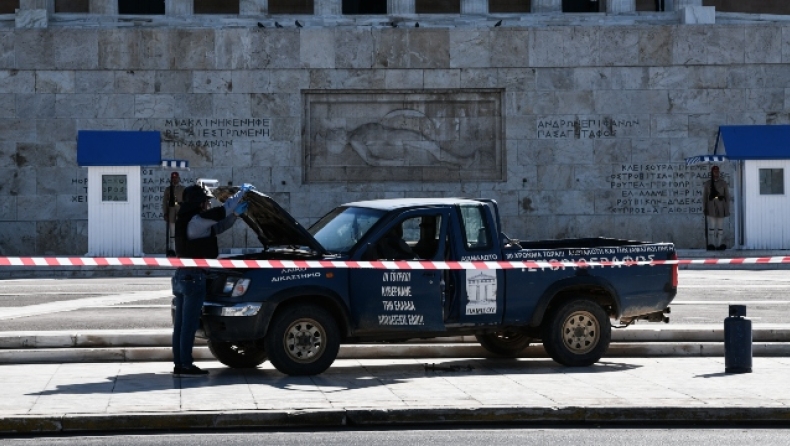 Οι πυροτεχνουργοί τσέκαραν το αγροτικό για τα εκρηκτικά, αλλά οι Εύζωνες ήταν στην θέση τους (pics)