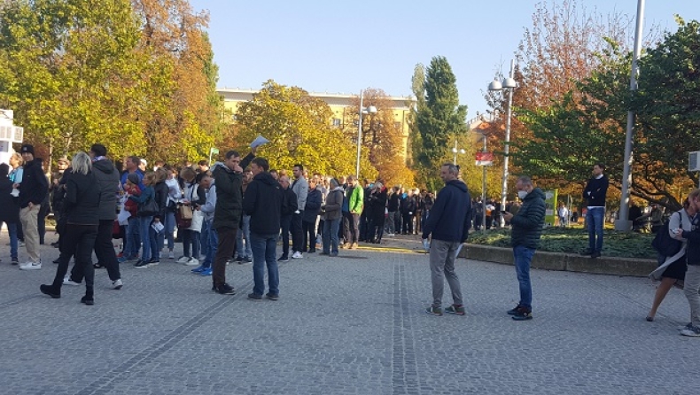 Vienna Open: Απίστευτες ουρές για την είσοδο στο γήπεδο, έλεγχοι σε όλους για πιστοποιητικά εμβολιασμού