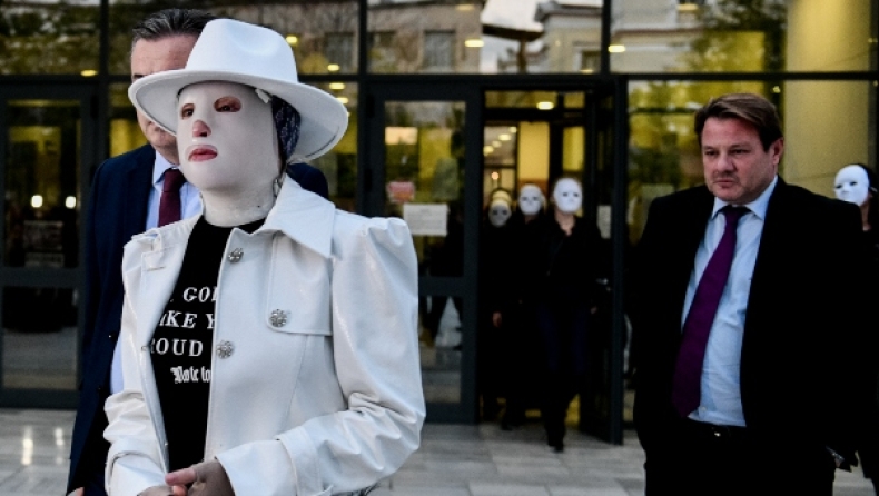 Ιωάννα Παλιοσπύρου: «Υπάρχουν εκκρεμότητες σχετικά με τους συνεργούς, φοβόμουν όταν θα με έβλεπε ο κόσμος με τη μάσκα» (vids)
