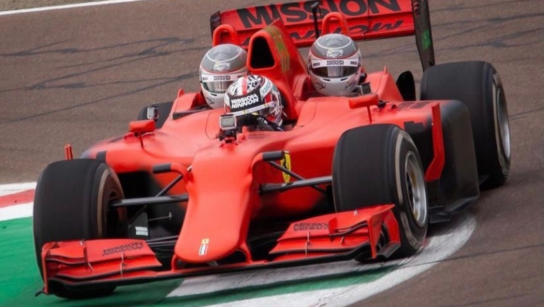 Ο Λεκλέρ έβγαλε τη… φαμίλια βόλτα με τριθέσιο αυτοκίνητο Formula 1 (vids)