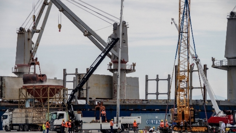 Θρήνος στο λιμάνι Πειραιά: Εργάτης χτυπήθηκε θανάσιμα από γερανογέφυρα 