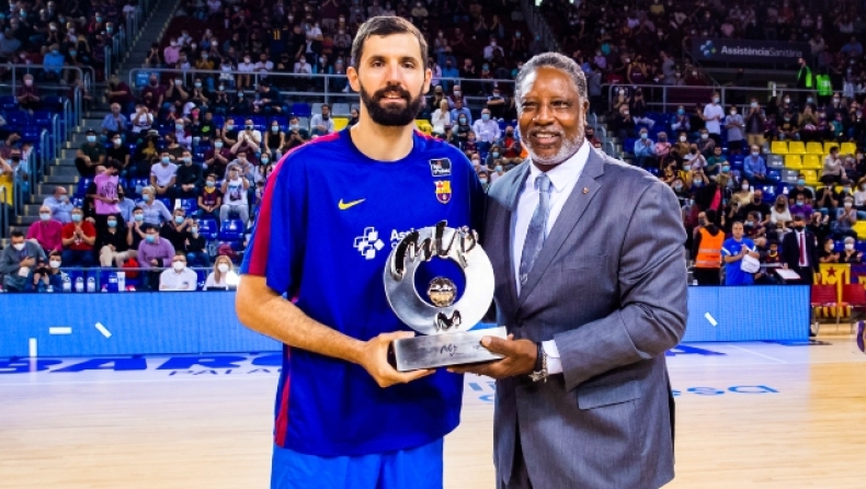 Μπαρτσελόνα: Ο Μίροτιτς πήρε το βραβείο του MVP Σεπτεμβρίου στην ACB από τον Όντι Νόρις (vid)