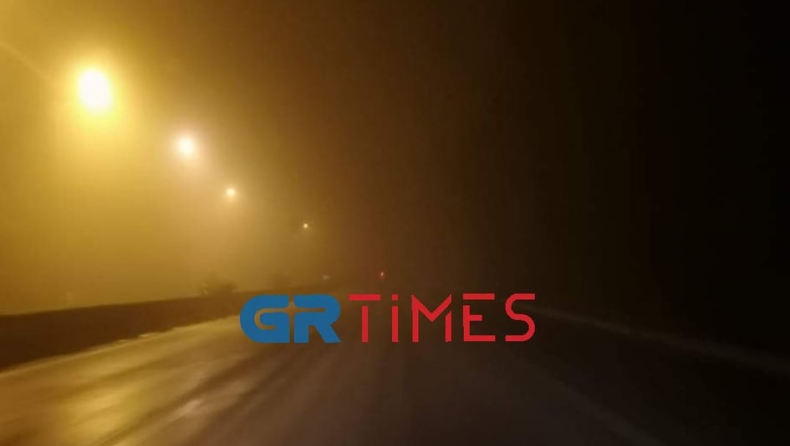 Κακοκαιρία «Μπάλλος»: Χάθηκε στην ομίχλη η Εθνική Οδός Θεσσαλονίκης-Μουδανιών, πολλά προβλήματα στη Β. Ελλάδα (vids)