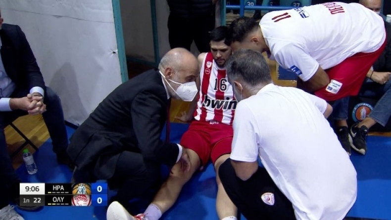 Ηρακλής - Ολυμπιακός: Ο Παπανικολάου χτύπησε στο γόνατο και πήγε αποδυτήρια (vid)