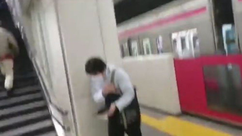 Ντύθηκε Τζόκερ και έσπειρε τον τρόμο μέσα σε τρένο του Τόκιο (vid)