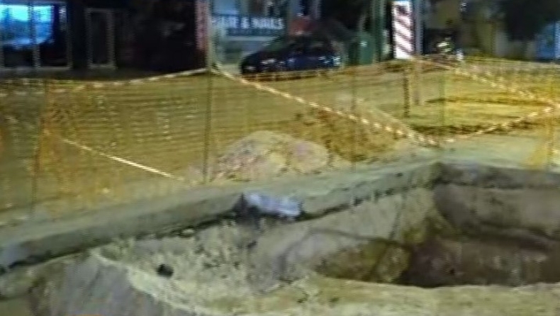 Κυκλοφοριακό κομφούζιο στο Χαλάνδρι: Άνοιξε τρύπα 5 μέτρων (vid)