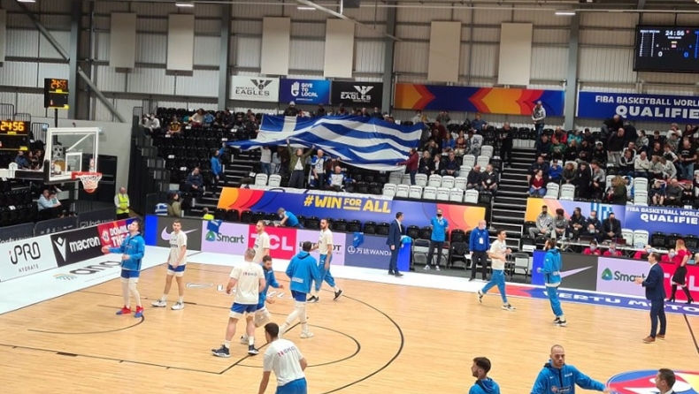 Εθνική: Παρουσία Ελλήνων φιλάθλων πίσω από τον πάγκο της ομάδας