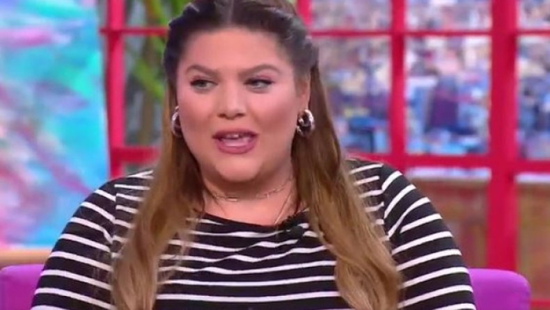 Η Δανάη Μπάρκα απάντησε σε Τάσο Ξιαρχό: Εμφανίστηκε με ριγέ μπλούζα στην εκπομπή της (vid)