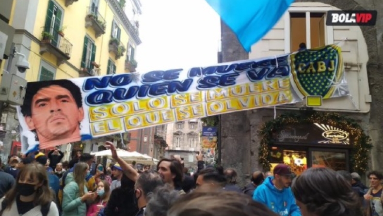 Στους δρόμους της Νάπολη για τον Μαραντόνα οι οπαδοί της Μπόκα (vids)