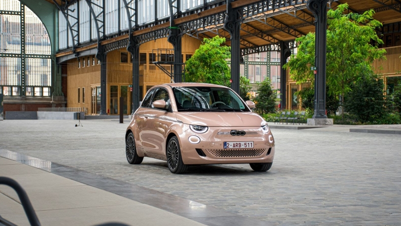 Συνεχίζονται οι βραβεύσεις για το ηλεκτρικό Fiat 500