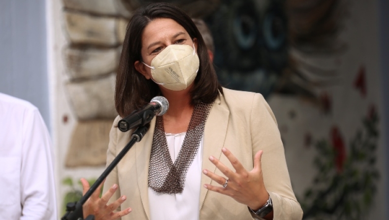 Κεραμέως: «Δεν υπάρχει πρόβλεψη για το κλείσιμο των σχολείων» (vid)