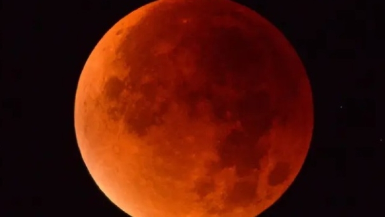 Ορατή θα είναι σήμερα η μεγαλύτερη έκλειψη σελήνης εδώ και 600 χρόνια: Οι προφητείες για το κόκκινο φεγγάρι 