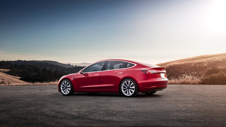 Η Tesla παραδίδει αυτοκίνητά της χωρίς θύρες USB λόγω έλλειψης chips