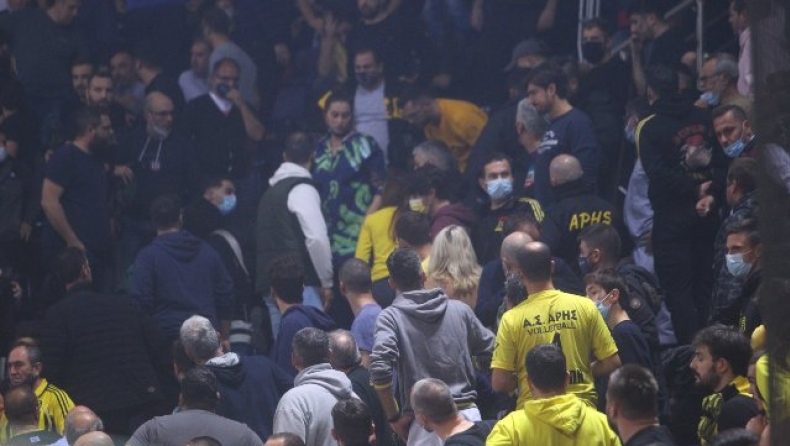 Άρης - Ηρακλής: Φίλαθλος λιποθύμησε και διακομίστηκε στο νοσοκομείο (vid)