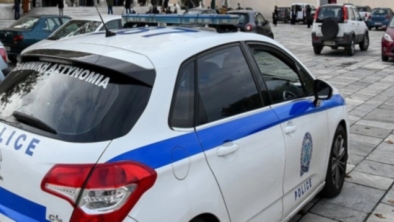 Βόλος: Ο 40χρονος σκότωσε τη νονά του με 25 μαχαιριές για 2.000 ευρώ και μετά σφουγγάρισε