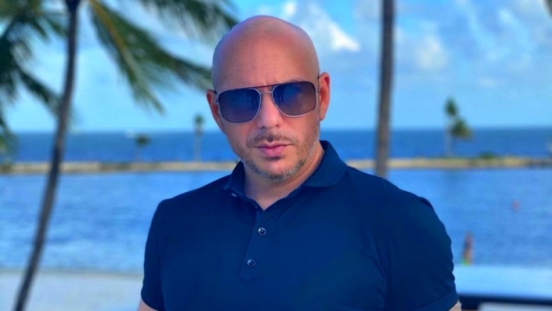 Ο Pitbull «έχει τελικά μαλλιά» και το Internet δεν μπορεί να δεχθεί την εικόνα του