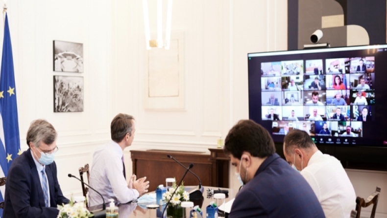 Έκτακτη σύσκεψη στο Μέγαρο Μαξίμου με τη συμμετοχή Τσιόδρα: Πληροφορίες για πάνω από 5.000 κρούσματα σήμερα