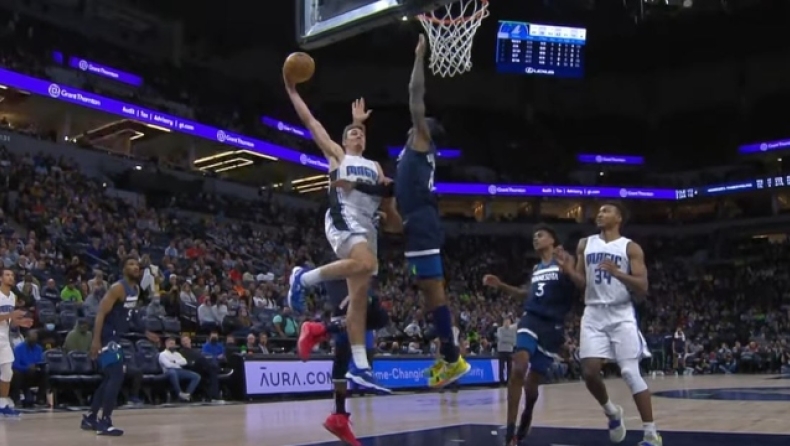 Απίθανο πόστερ κάρφωμα του Βάγκνερ στην κορυφή του ΤΟΡ-10 στο ΝΒΑ (vid)