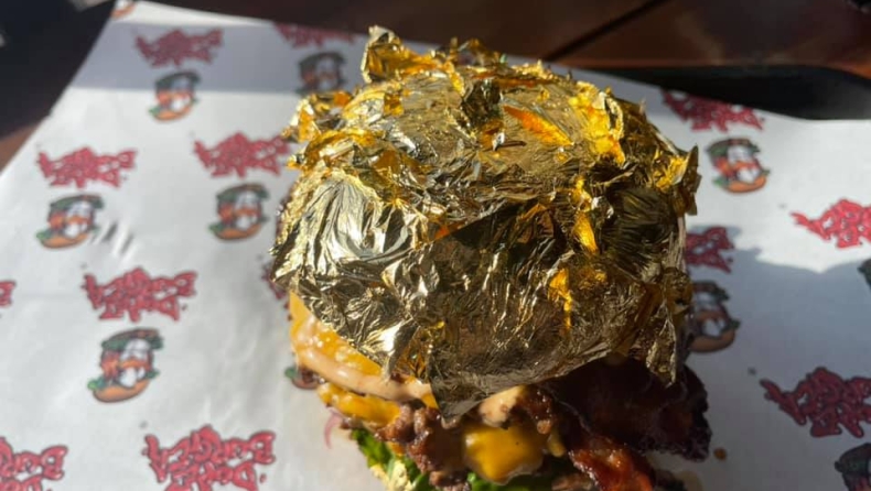 Γνωστή αλυσίδα Fast Food τρολάρει τον Salt Bae με το χρυσό μπέργκερ (vid)