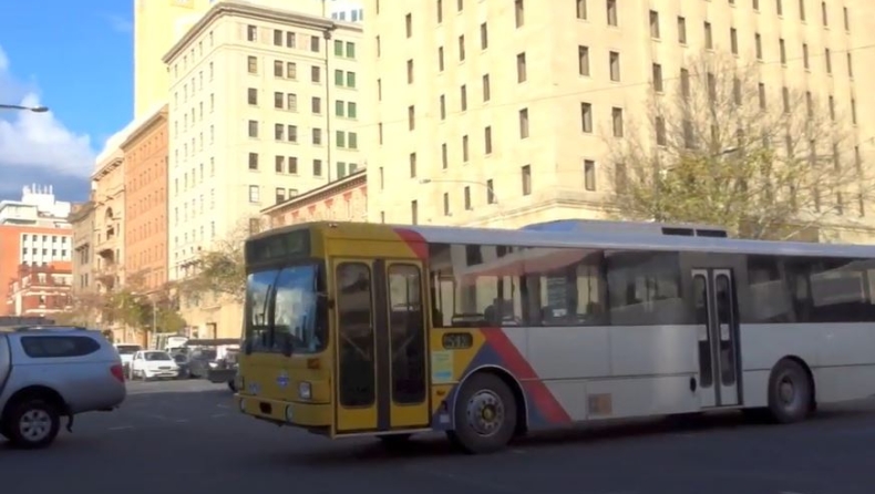 Επίθεση σε οδηγό λεωφορείου στην Αυστραλία επειδή είπε σε επιβάτες να φορέσουν μάσκες