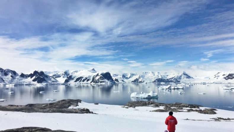 Τεράστιος παγετώνας της Ανταρκτικής θα μπορούσε να σπάσει σαν παράθυρο αυτοκινήτου (vid)