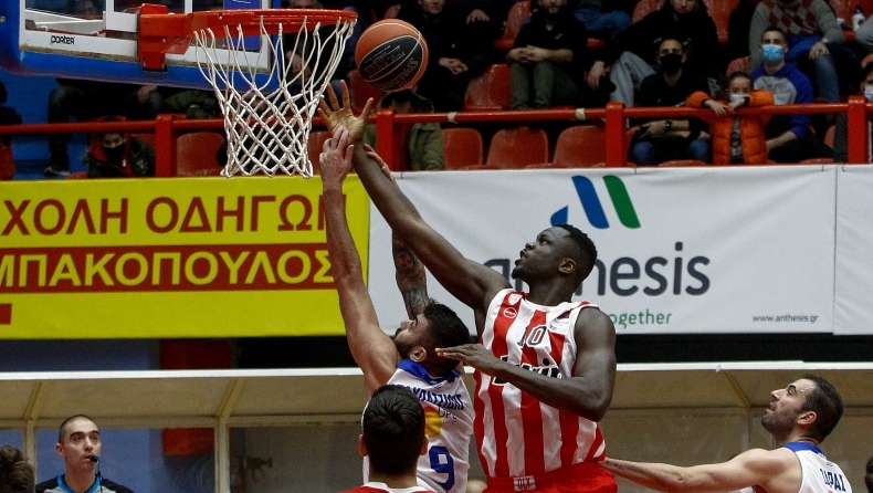 Λάρισα-Ολυμπιακός: Αποχώρησε με διάστρεμμα ο Φαλ