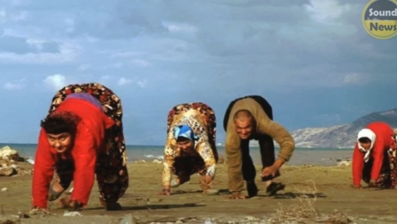 H οικογένεια που περπατάει στα τέσσερα έχει μπερδέψει τους επιστήμονες: Θα μπορούσε να είναι επιστροφή στην... οπισθοδρόμηση (vid)