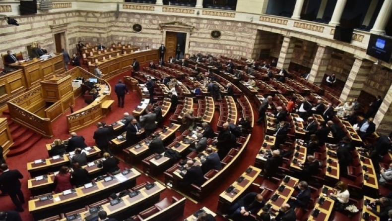  Βουλή: Πέρασε η τροπολογία για τον υποχρεωτικό εμβολιασμό, «Ναι» από ΝΔ και ΚΙΝΑΛ