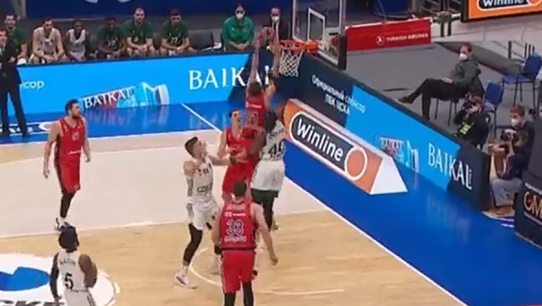 ΤΣΣΚΑ - Παναθηναϊκός: Το κάρφωμα του Σβεντ με... θύμα τον Έβανς (vid)