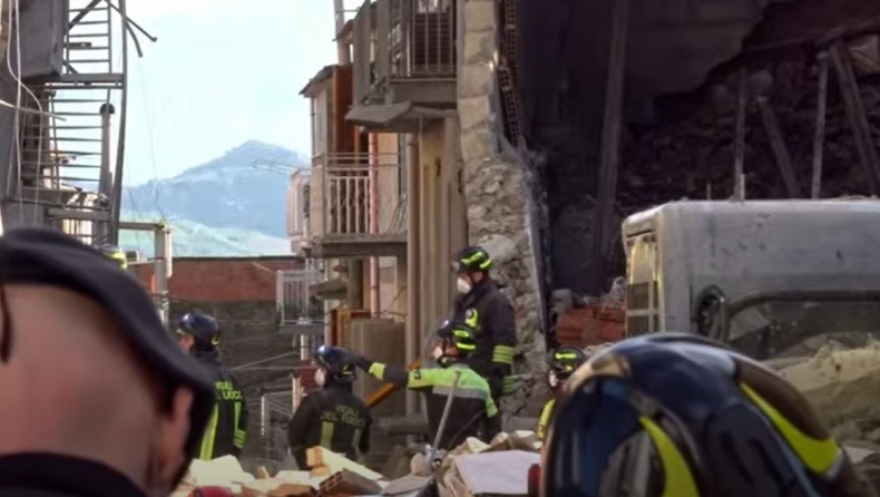 Τραγωδία με νεκρούς στην Ιταλία έπειτα από κατάρρευση πολυκατοικίας (vid)