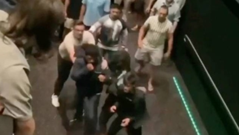 Τρελό ξύλο στην Αυστραλία στην προβολή του Spiderman (vid)