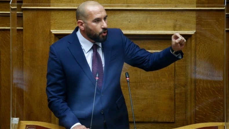 Τζανακόπουλος: «Οφείλουμε μια συγγνώμη στον κ.Μητσοτάκη που του χαλάμε το ανέμελο τριήμερο» (vid)