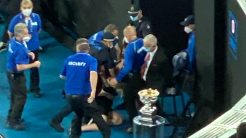 Ναδάλ - Μεντβέντεφ: Οπαδός εισέβαλε στο court και προσπάθησε να διακόψει τον τελικό (vid)