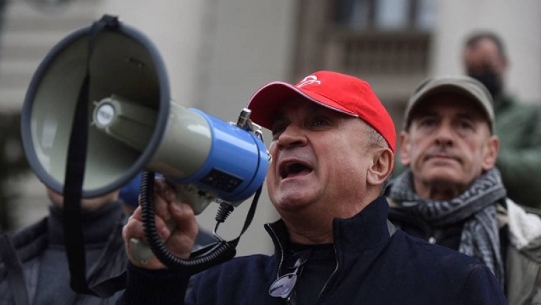 Τζόκοβιτς: Ο πατέρας του απειλεί με μηνύσεις για τις ψεύτικες δηλώσεις με τις 50 σφαίρες στον γιο του